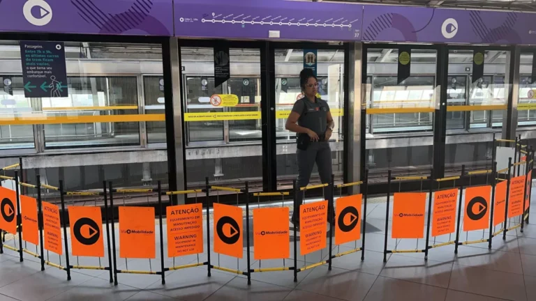 Homem que morreu prensado em estação de metrô tinha 35 anos