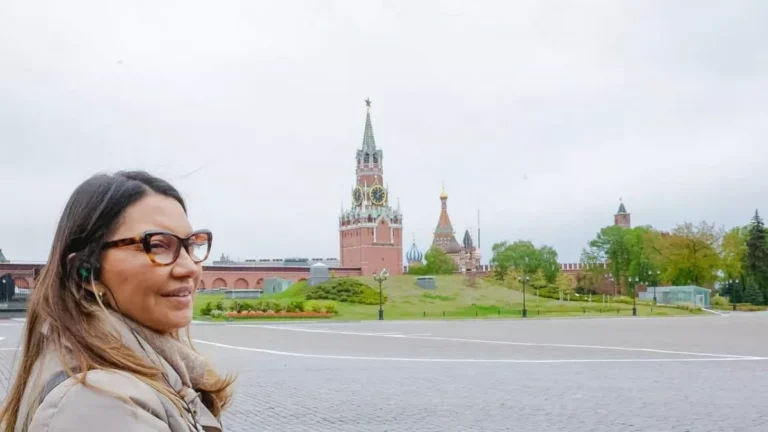 Janja vira alvo de nova ação na justiça por viagem à Rússia