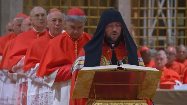 Conclave: Saiba por que cardeal da Ucrânia usou vestimenta preta na cabeça