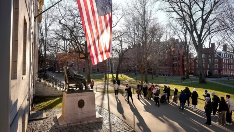 Harvard processa governo Trump por proibição de estudantes estrangeiros