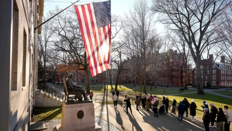 Universidades estrangeiras tentam atrair estudantes após ataques de Trump