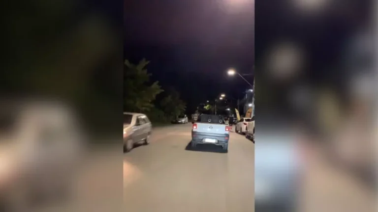 Vídeo: homem flagra “carro do atestado” circulando em bairro de MG
