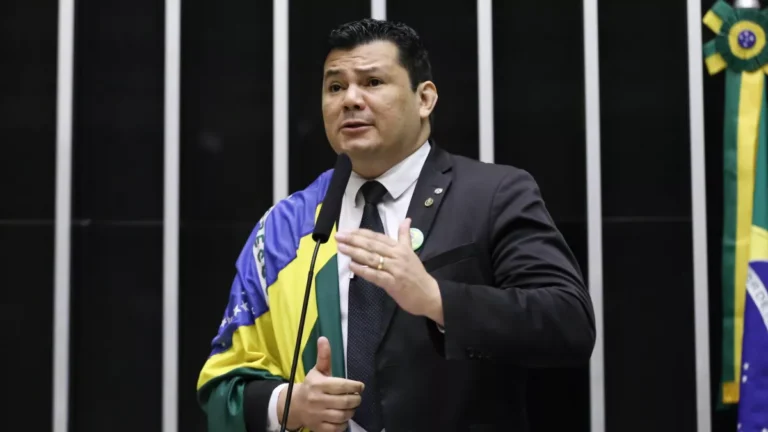 Conselho de Ética analisa suspensão do mandato de Gilvan da Federal
