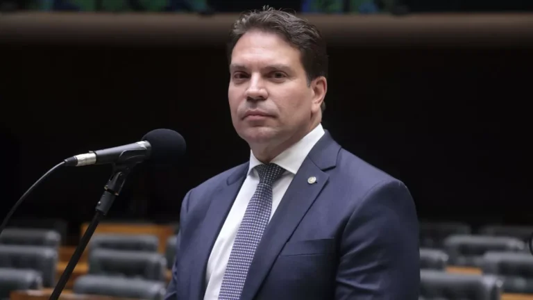 Rede e PDT acionam STF para derrubar suspensão de ação penal contra Ramagem