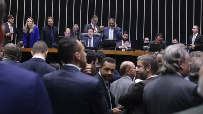 Veja como votou cada parlamentar no projeto que aumenta número de deputados