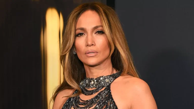 Jennifer Lopez é processada por postar próprias fotos, diz site