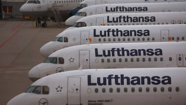 Avião fica 10 minutos sem ninguém no comando após mal súbito de copiloto