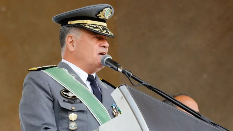 Vídeo: Freire Gomes nega ameaça de prisão a Bolsonaro