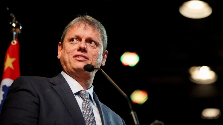 Tarcísio confirma presença em protesto convocado por Bolsonaro em SP