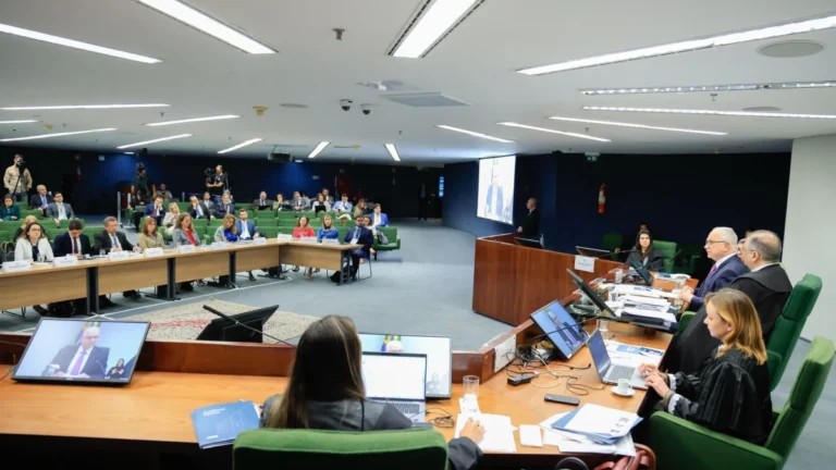 Falta de transparência de emendas é criticada durante audiência no STF
