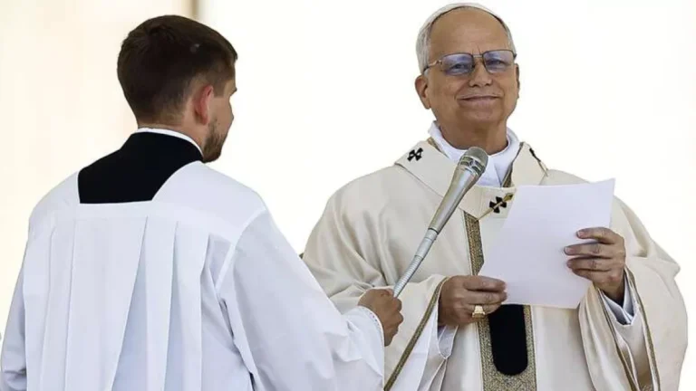 Papa apela contra violência a crianças e famílias indefesas