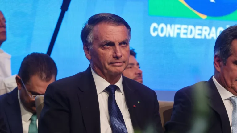 Bolsonaro diz à PF que não contatou autoridades dos EUA sobre sanções