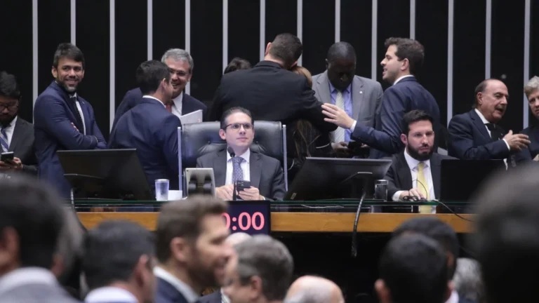 Análise: judicialização do IOF criaria clima de “guerra” com Congresso