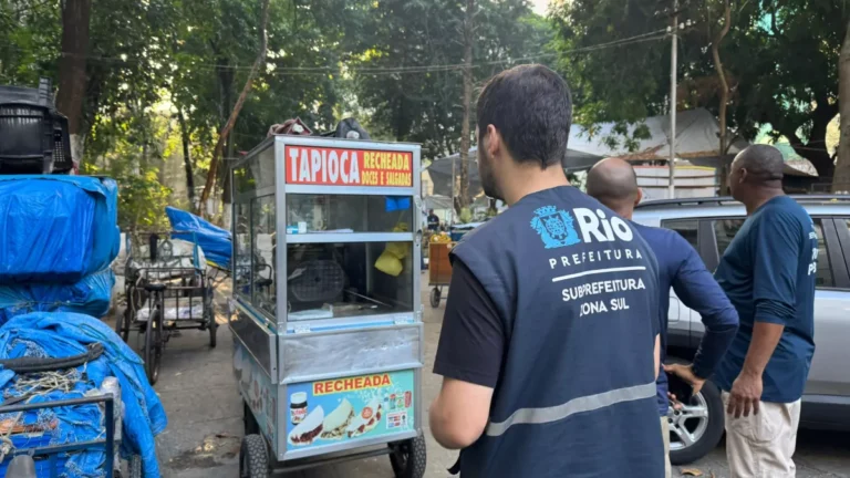 Operação encontra lixo e comida estragada em hospital desativado no Rio