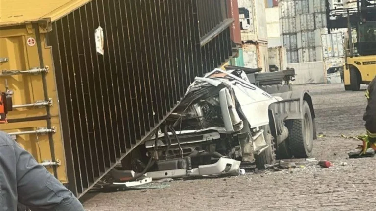 Caminhoneiro morre esmagado por contêiner em terminal de Santos