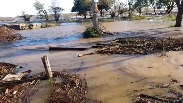 Guaíba atinge cota de inundação no Cais Mauá, em Porto Alegre