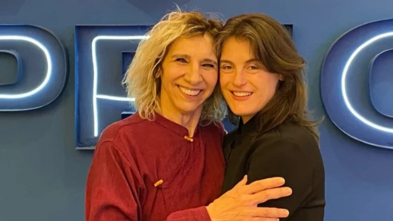 Alessandra Maestrini posta foto rara beijando namorada 26 anos mais velha