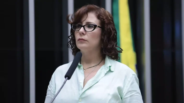Carla Zambelli pode ser extraditada ou presa no exterior? Entenda