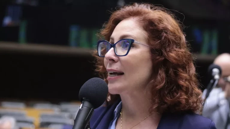 Zambelli diz à CNN que pretende denunciar Moraes no exterior