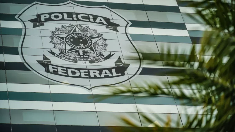 Vídeo: Delegado da PF descobre ser investigado durante depoimento ao STF