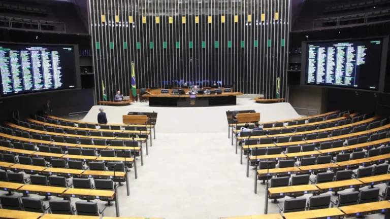 Perdas de mandato mudam bancadas na Câmara; veja quem ganha