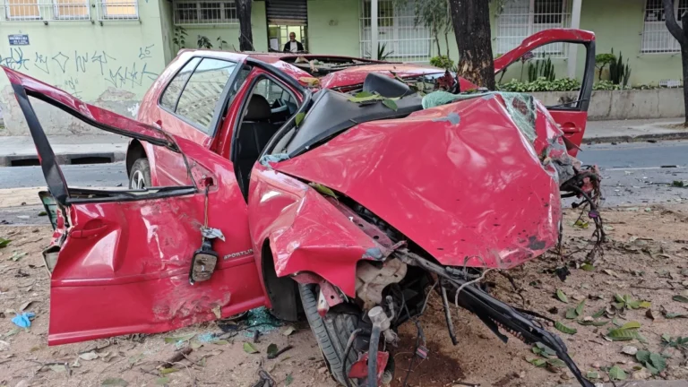 Vídeo: acidente faz motorista ser arremessado e mata passageiro