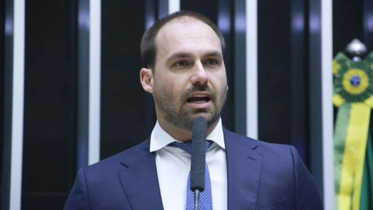 Críticas de Eduardo Bolsonaro geram incômodo na própria direita