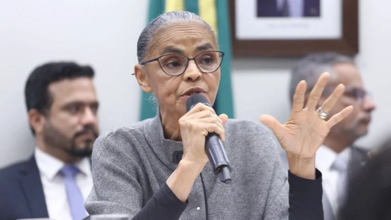 Após ataques, Marina diz que alguns deputados só sabem oferecer desrespeito
