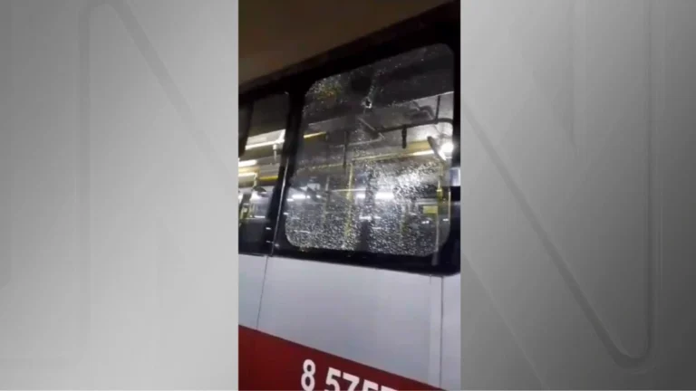 Pedradas em ônibus de SP: polícia investiga ações coordenadas pela internet