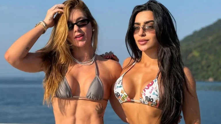 Virginia passeia de lancha com amiga