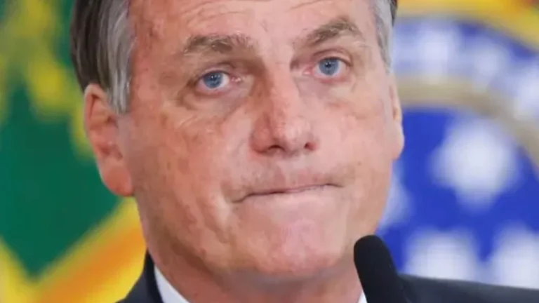 Em áudio, Bolsonaro relata crises de soluço