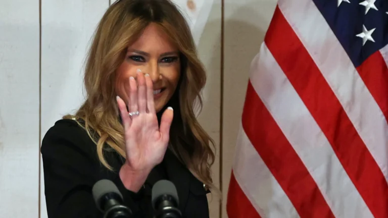 Análise: Melania Trump mantém influência na Casa Branca, apesar de ausência