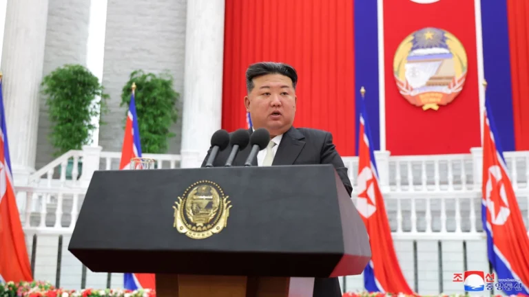Kim Jong Un testa novos mísseis antes de reunião entre EUA e Coreia do Sul