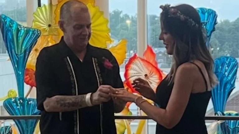 Vocalista da banda Junkyard morre vítima de câncer duas semanas após casamento