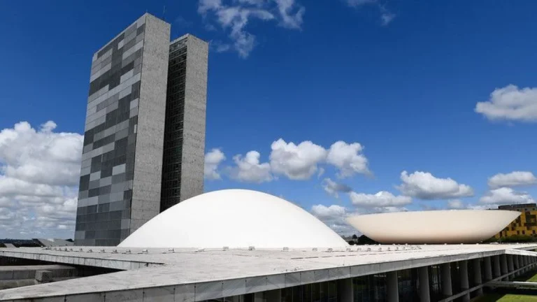 Sabor e dissabor à mesa: jantares que temperam a direita em Brasília