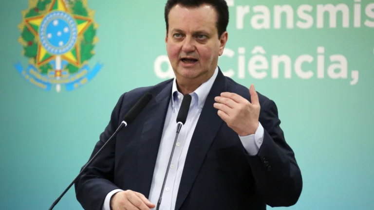 “Lamentável”, diz Kassab sobre prisão domiciliar de Bolsonaro