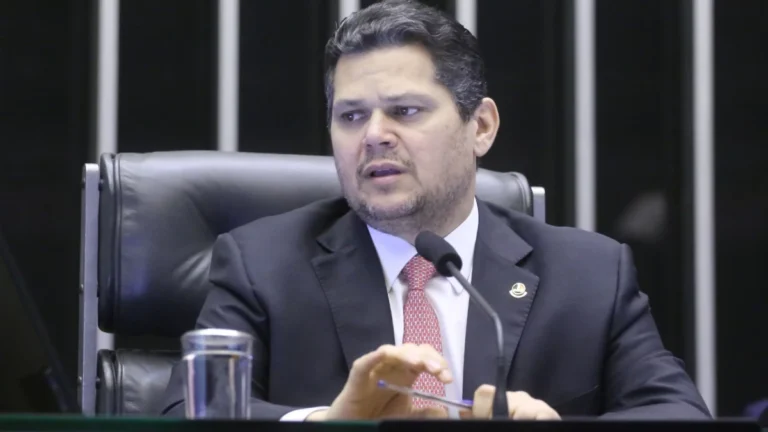 Oposição buscará Alcolumbre após Moraes decretar prisão de Bolsonaro