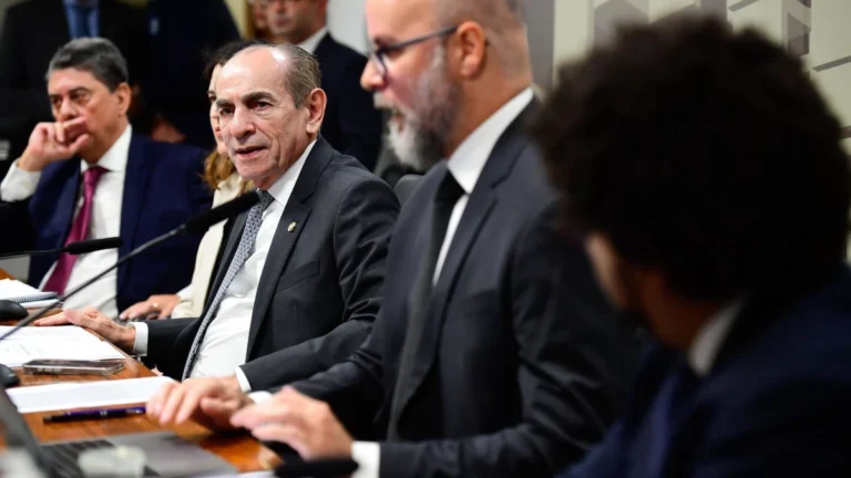 Comissão do Senado aprova indicados para o comando da ANS e Anvisa