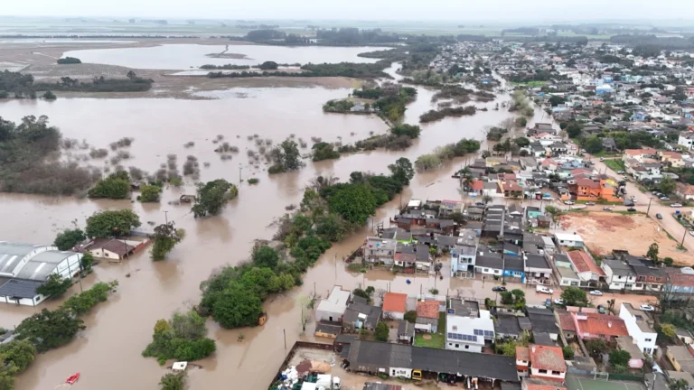 39 municípios registram estragos após temporais no RS