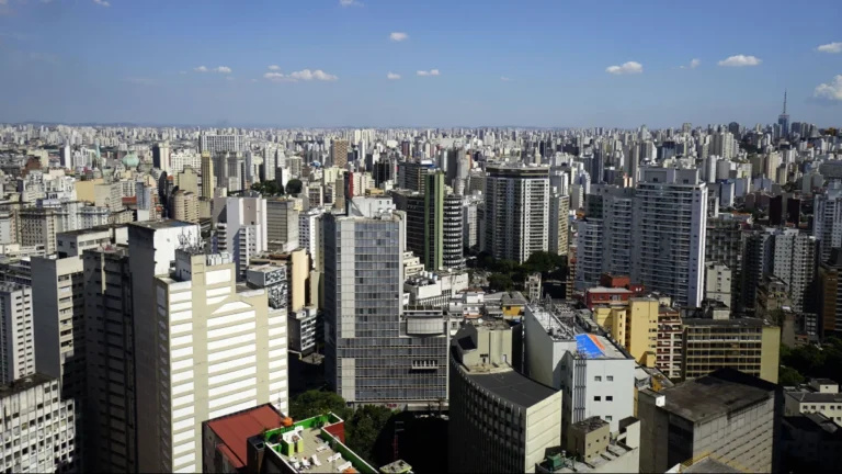 Opep eleva previsão para crescimento do PIB global em 2025, de 2,9% a 3%