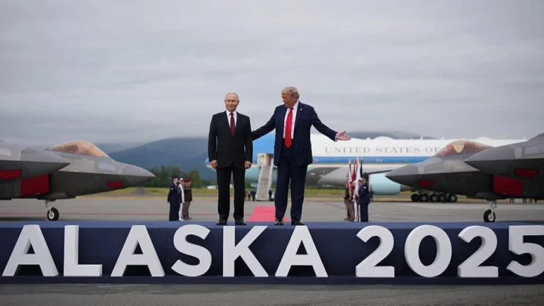 Análise: No Alasca, Putin não saiu com acordo, mas levou algo que queria