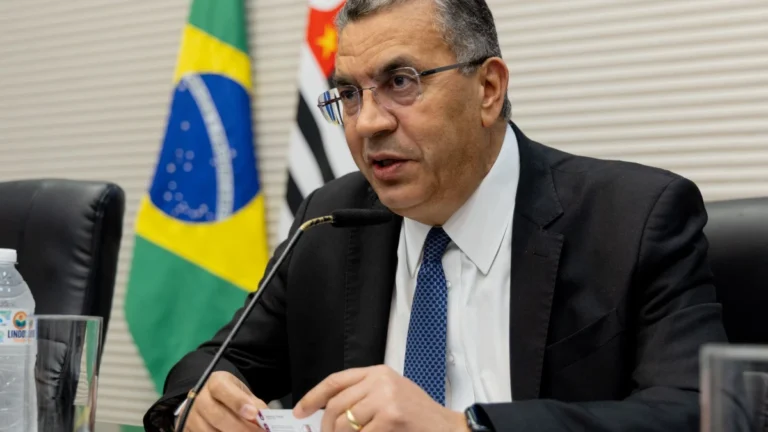 Ultrafarma: líder do governo Tarcísio adia convocação de secretário de SP