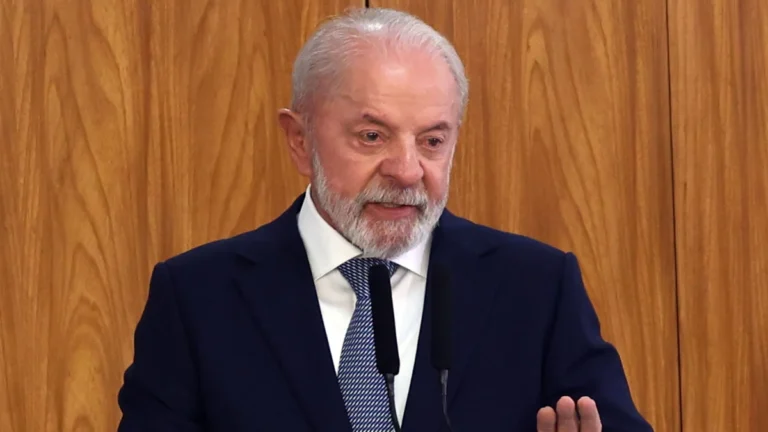 Lula reúne PT e pede que partido dê prioridade a alianças competitivas