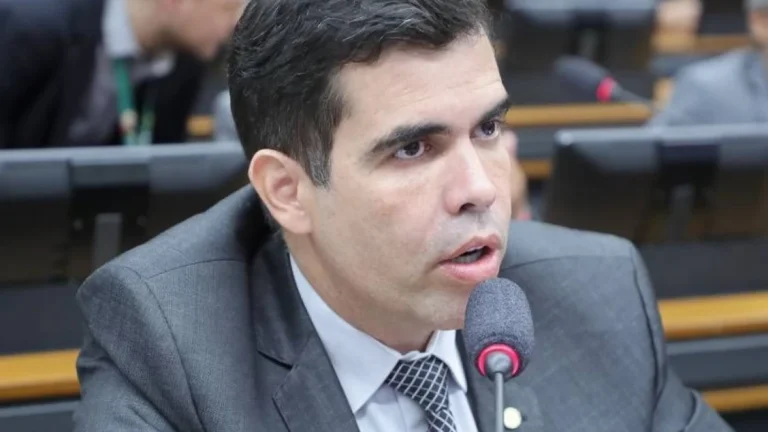 “Trabalho imparcial, mas com rigor”, diz à CNN relator da CPMI do INSS