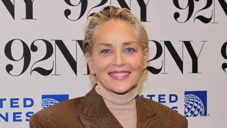 Sharon Stone revela por que manteve morte da mãe em segredo por 4 meses