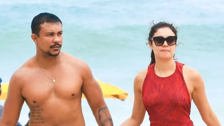 Sophie Charlotte e Xamã trocam beijos em praia no Rio; veja