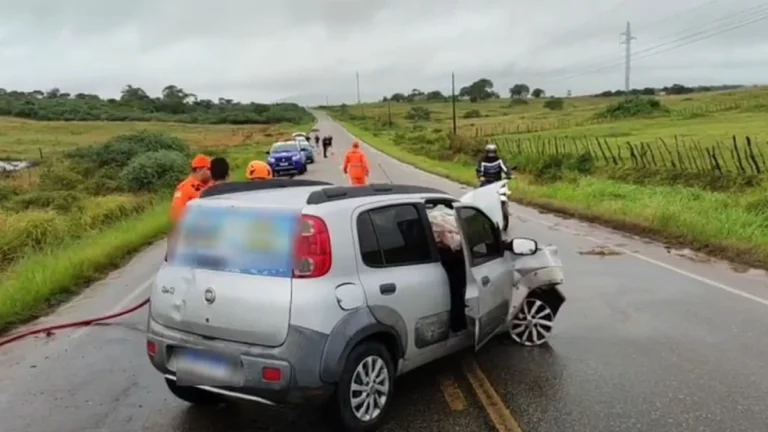 Veículo com pacientes renais se envolve em acidente na rodovia SE-230; um homem morreu
