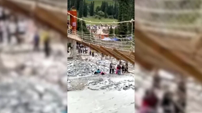 Ponte desaba em ponto turístico e deixa cinco mortos na China