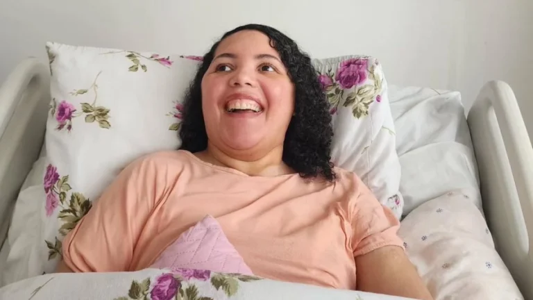 Quem é Amanda Wanessa, cantora gospel e esposa de homem que chutou sogro