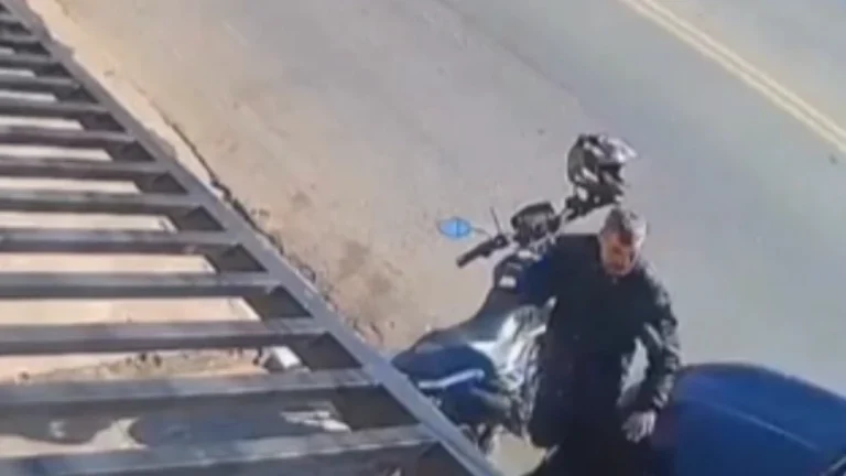 Motorista na contramão atropela e mata homem em SP; veja vídeo